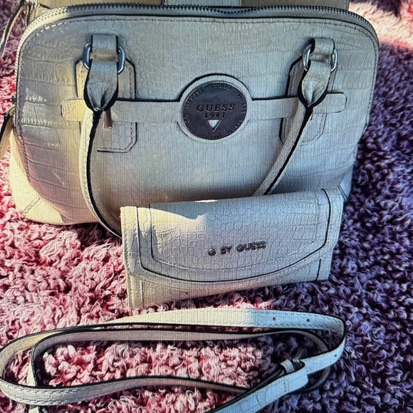 Guess set - Picture 1 of 4